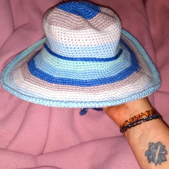 NEW Childs Sun Hat Crochet HAND CRAFTED - Picture 3 of 5